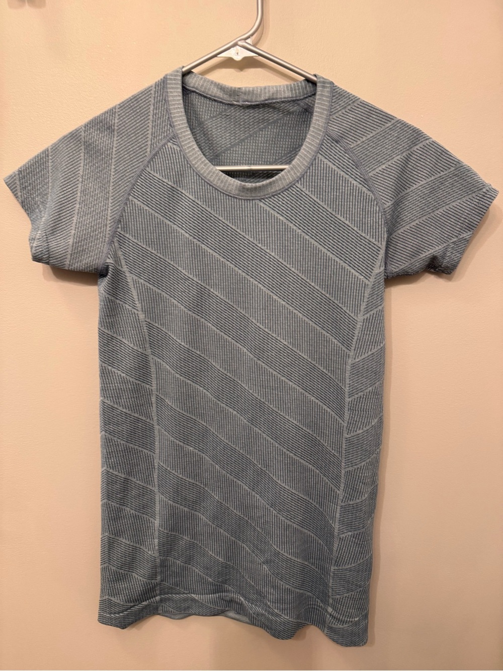 lululemon athletica Light Grey Striped Short Sleeve Tee